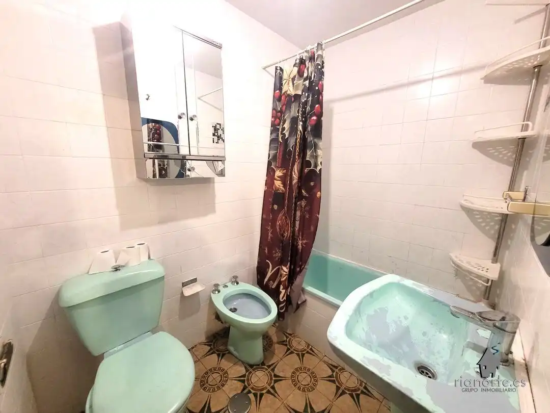 Baño de Piso en venta en Langreo con Calefacción y Trastero