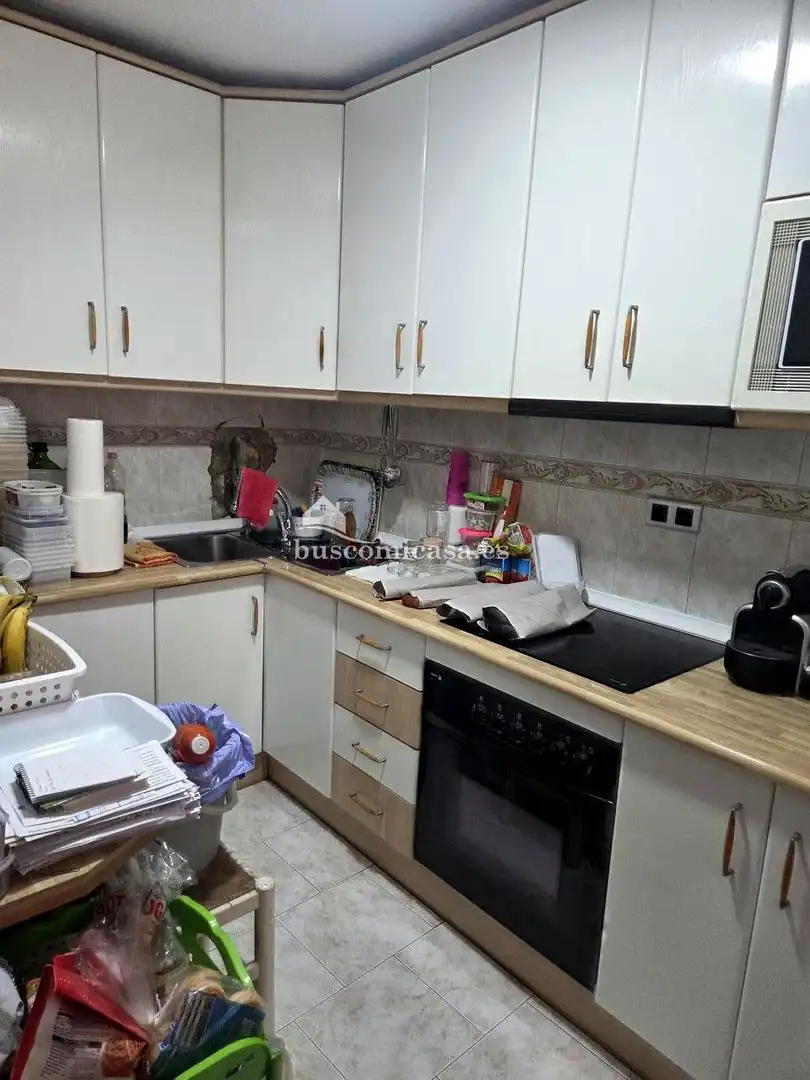 Cuina de Casa adosada en venda en Jaén amb Aire condicionat, Terrassa i Moblat