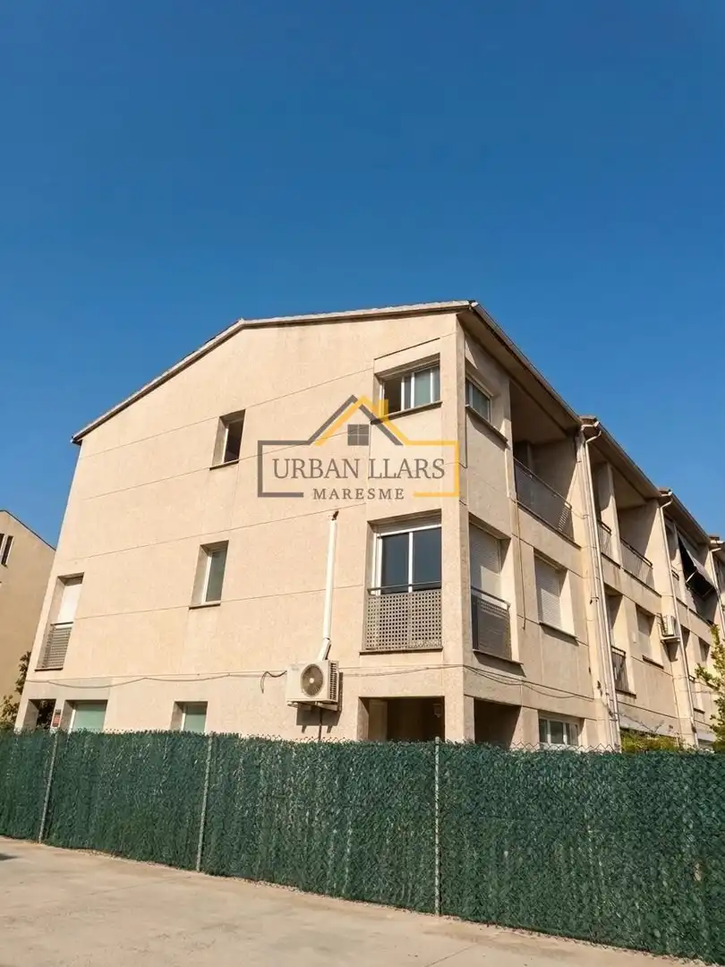 Vista exterior de Casa adosada en venta en La Roca del Vallès con Aire acondicionado, Calefacción y Terraza