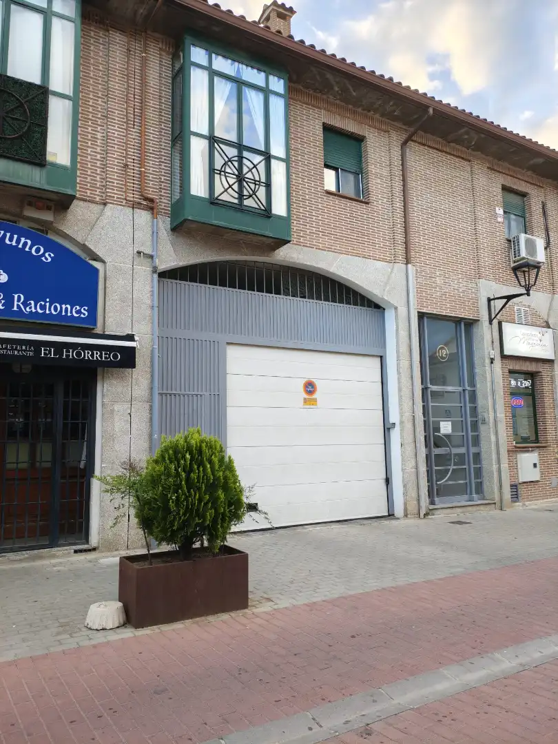 Außenansicht von Garage zum Verkauf in Sevilla la Nueva