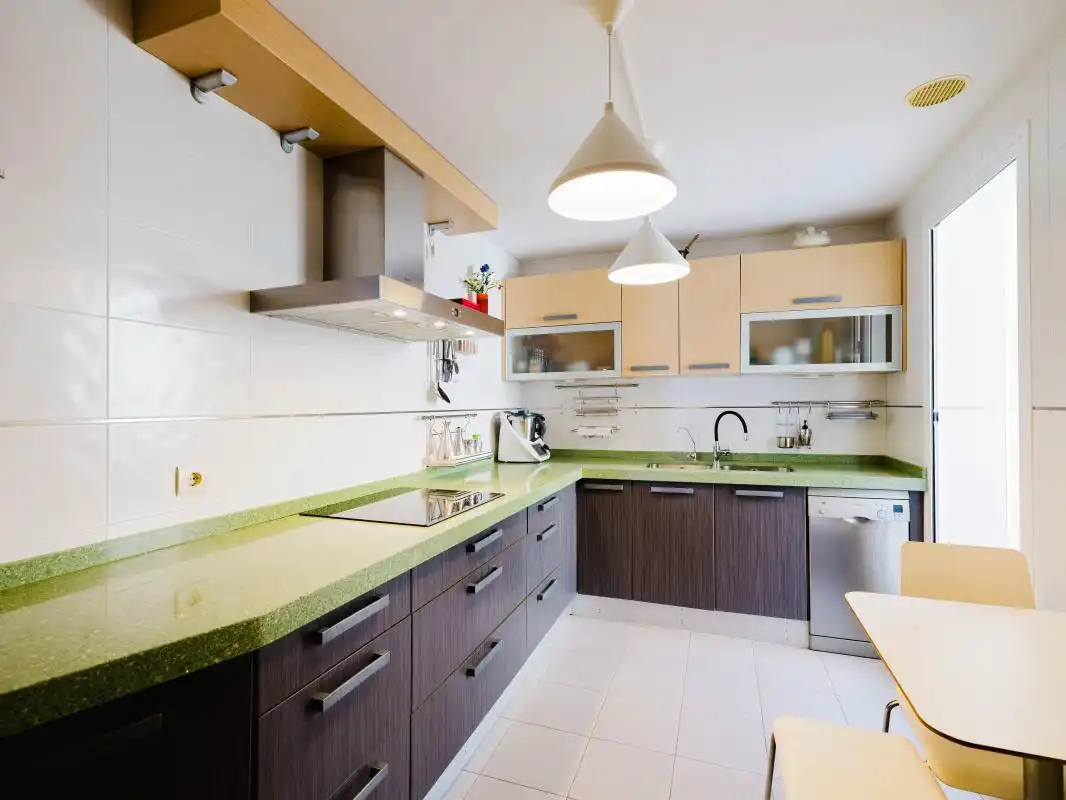 Cocina de Ático en venta en Torremolinos con Aire acondicionado, Calefacción y Jardín privado