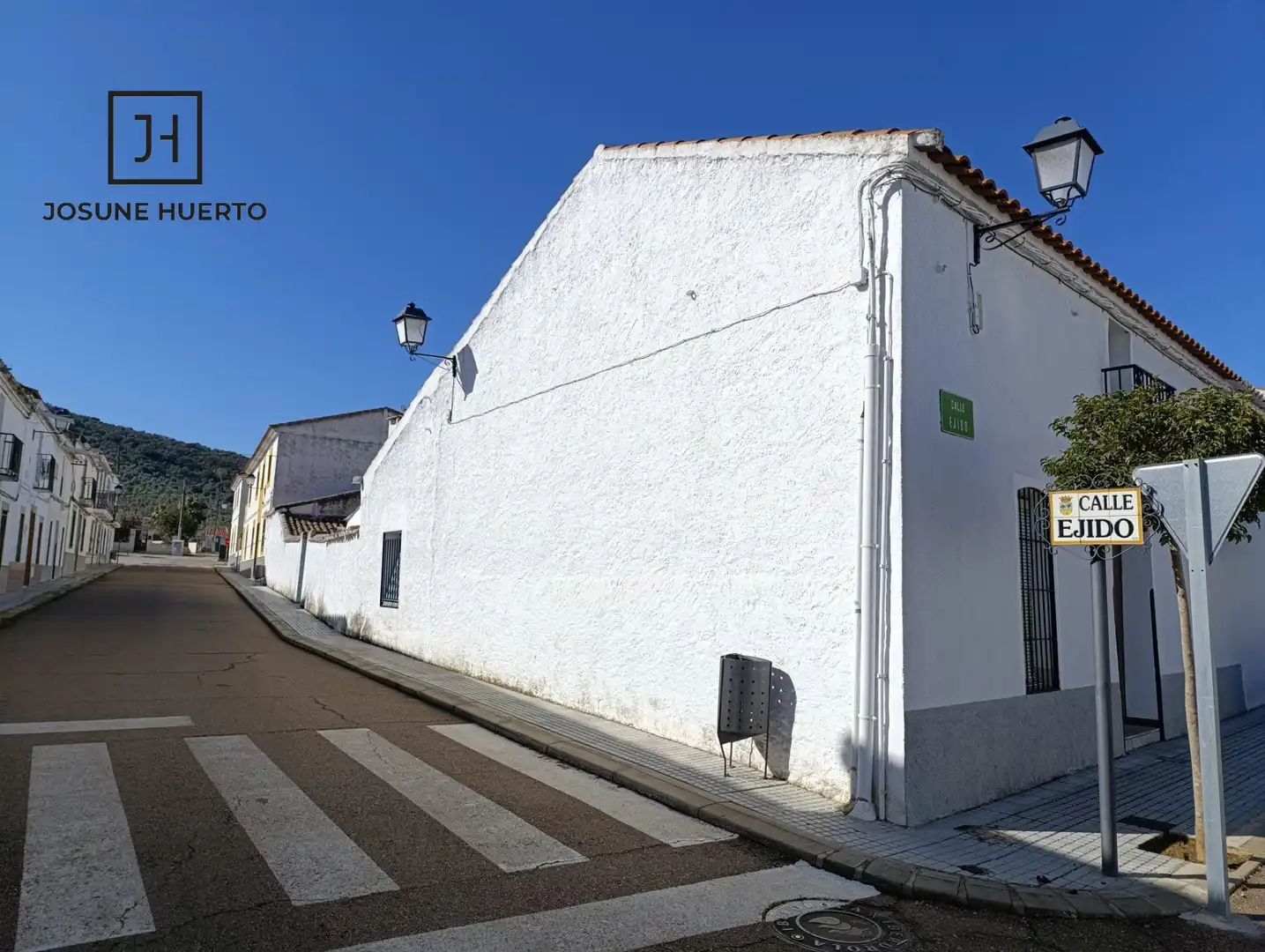 Vista exterior de Finca rústica en venda en Peraleda del Zaucejo amb Jardí privat