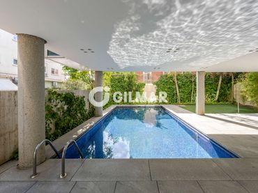 Pis amb piscina en venda a Chamartín