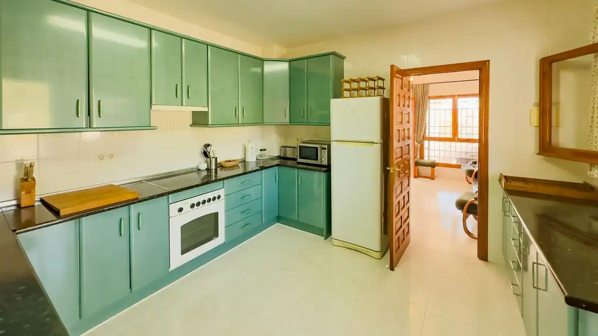 Cuina de Casa o xalet en venda en Almogía amb Aire condicionat, Jardí privat i Terrassa