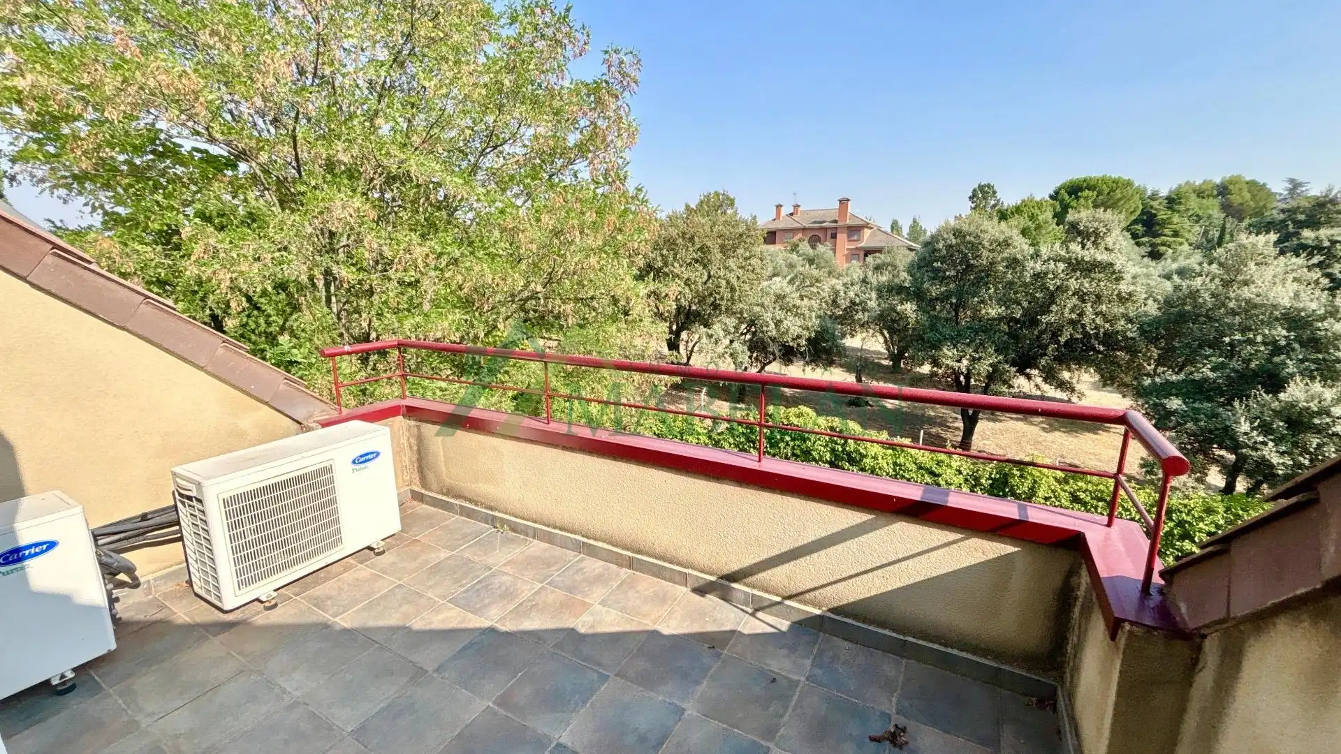 Terrasse von Einfamilien-Reihenhaus zur Miete in Madrid mit Klimaanlage, Privatgarten und Terrasse