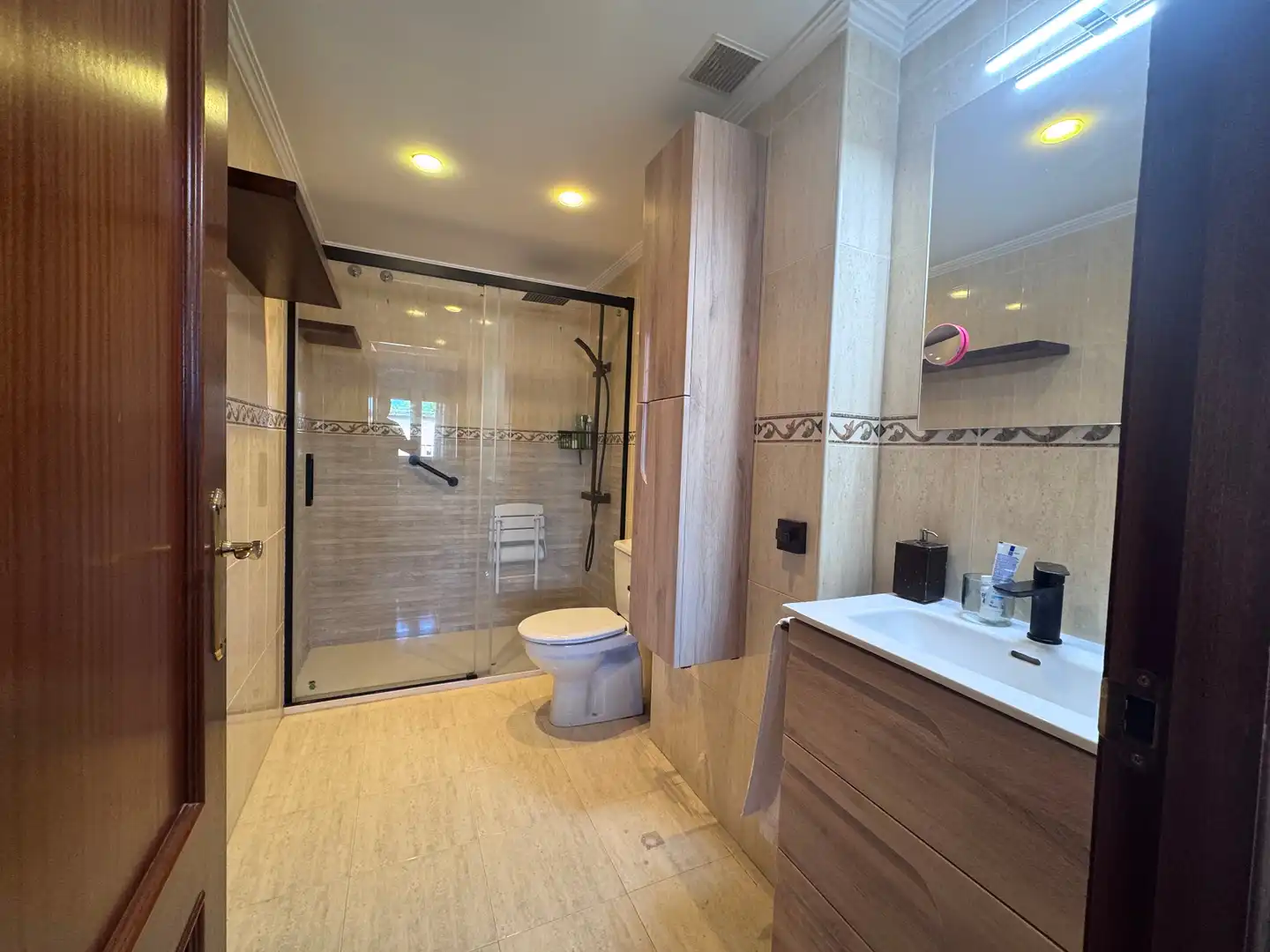 Bathroom of Flat for sale in Elgeta  with Storage room, Furnished and Oven
