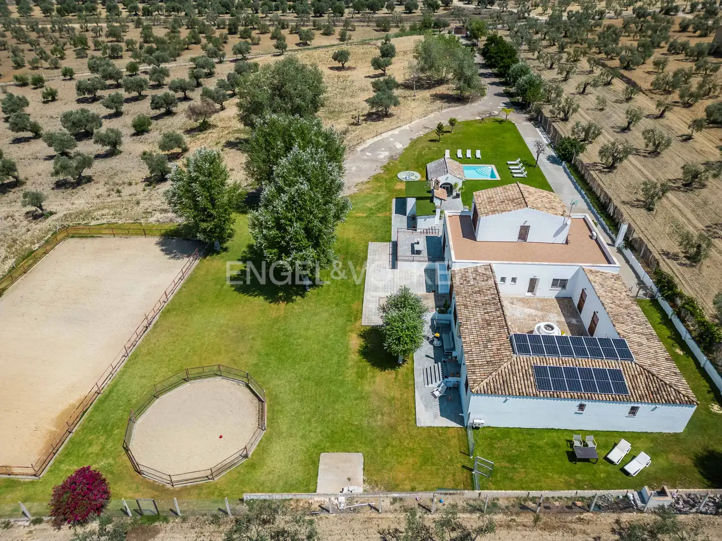 Country house zum Verkauf in Espartinas mit Klimaanlage, Heizung und Privatgarten