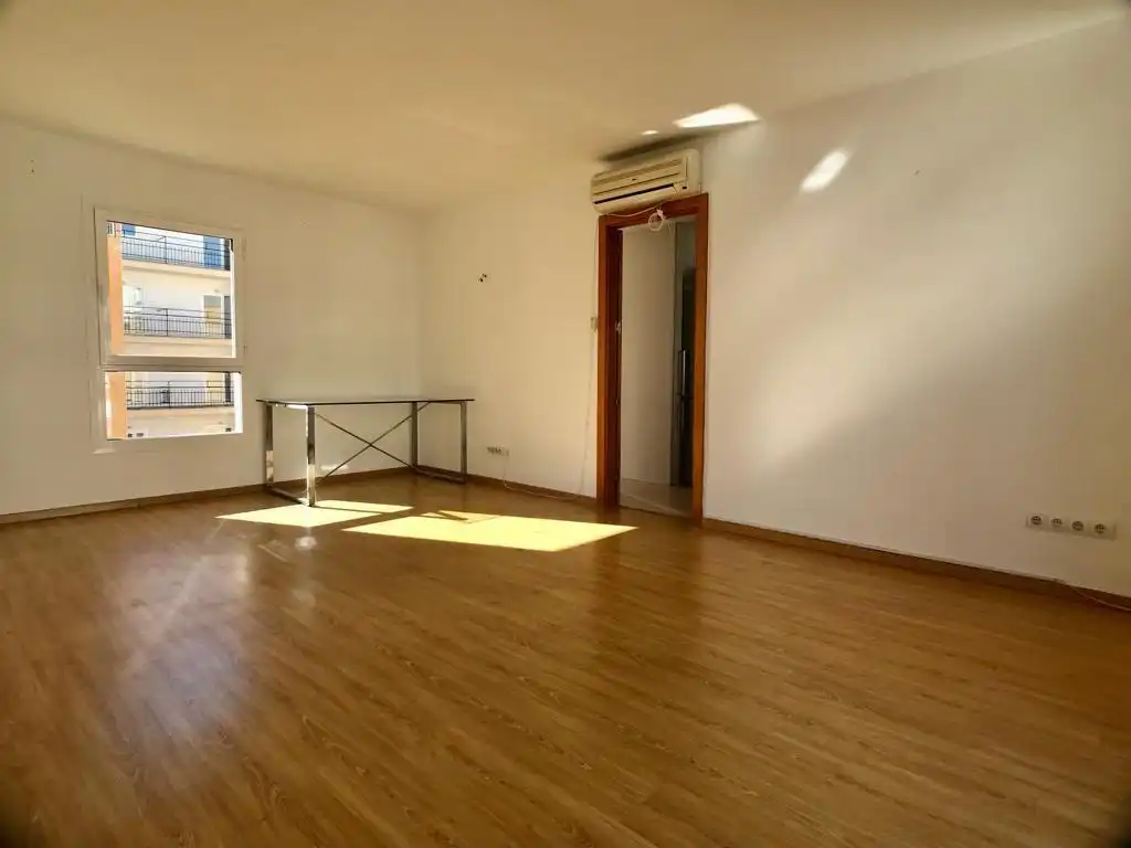 Wohnzimmer von Dachboden zum Verkauf in  Palma de Mallorca mit Klimaanlage, Parkett und Terrasse