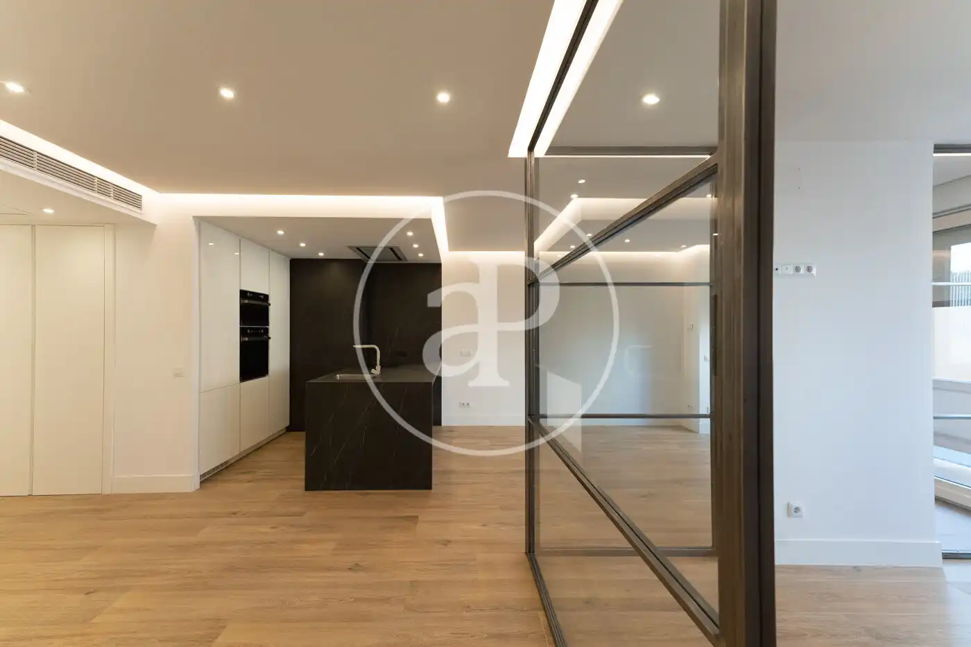 Wohnung zur Miete in C. de Orense, Cuatro Caminos - Azca
