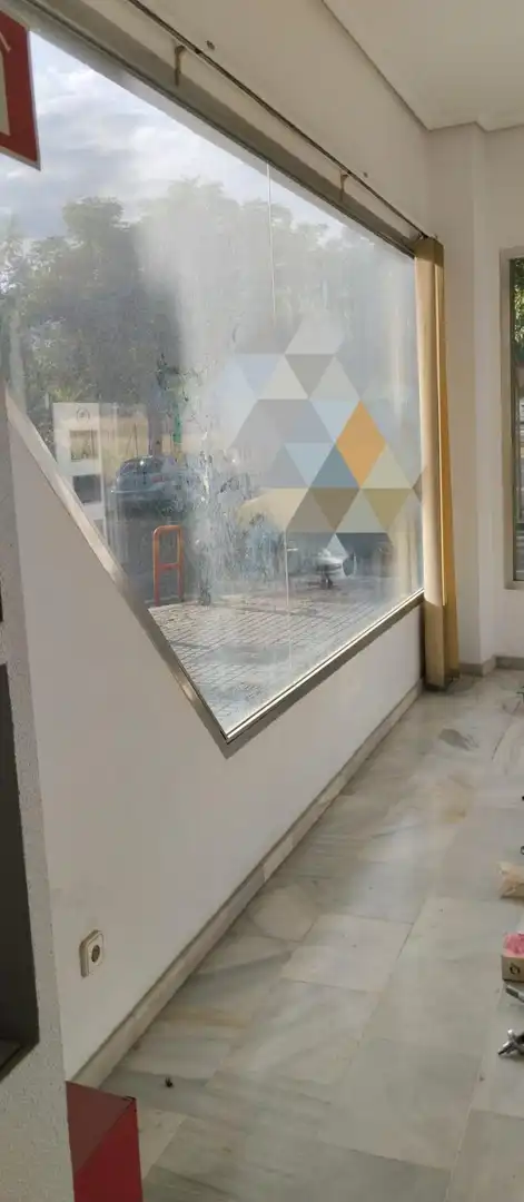Vista exterior de Local en venda en Córdoba amb Aire condicionat
