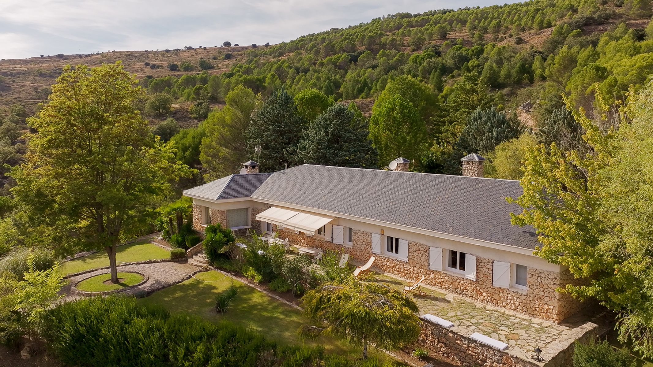 Vista exterior de Finca rústica en venda en Brihuega amb Aire condicionat, Calefacció i Jardí privat
