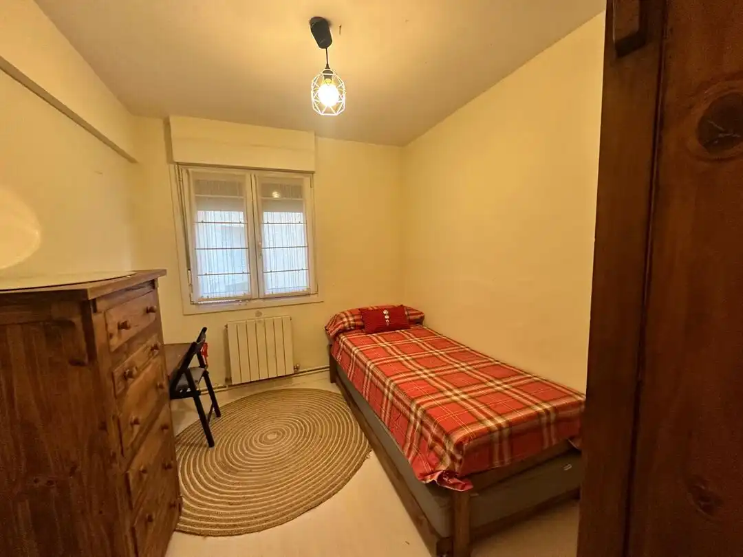 Habitación de Piso en venta en Galdakao con Calefacción, Parquet y Amueblado