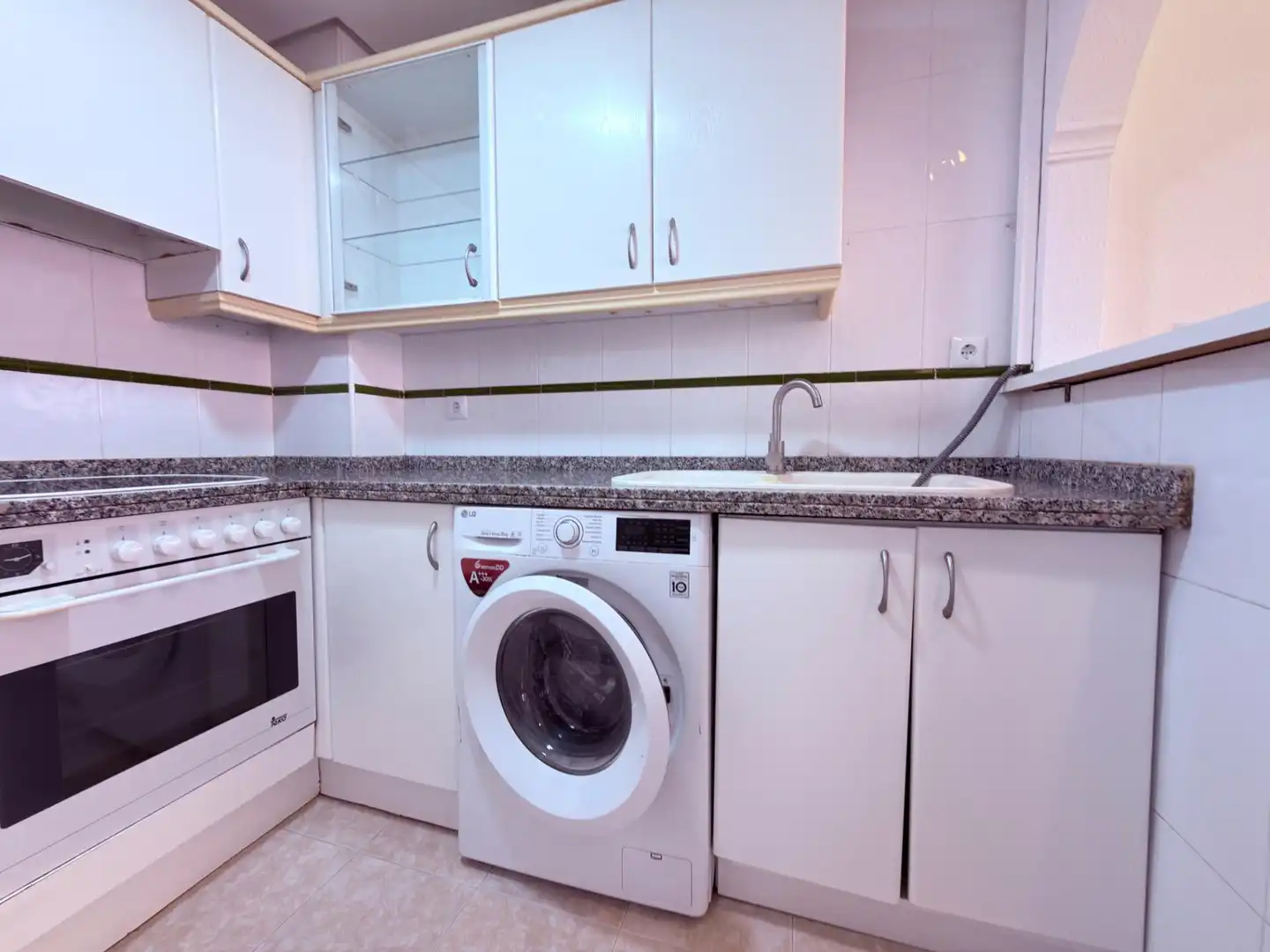 Cuina de Apartament en venda en Alicante / Alacant amb Aire condicionat i Moblat
