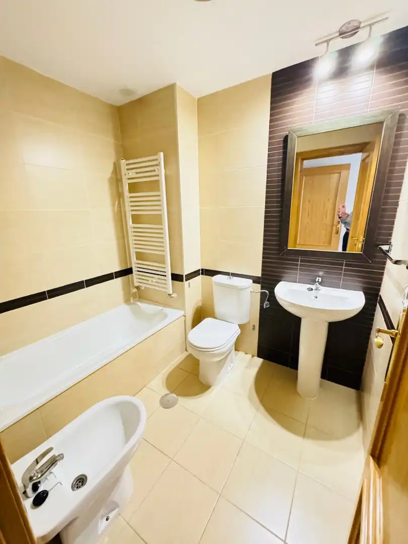 Baño de Piso de alquiler en Badajoz con Aire acondicionado, Calefacción y Terraza