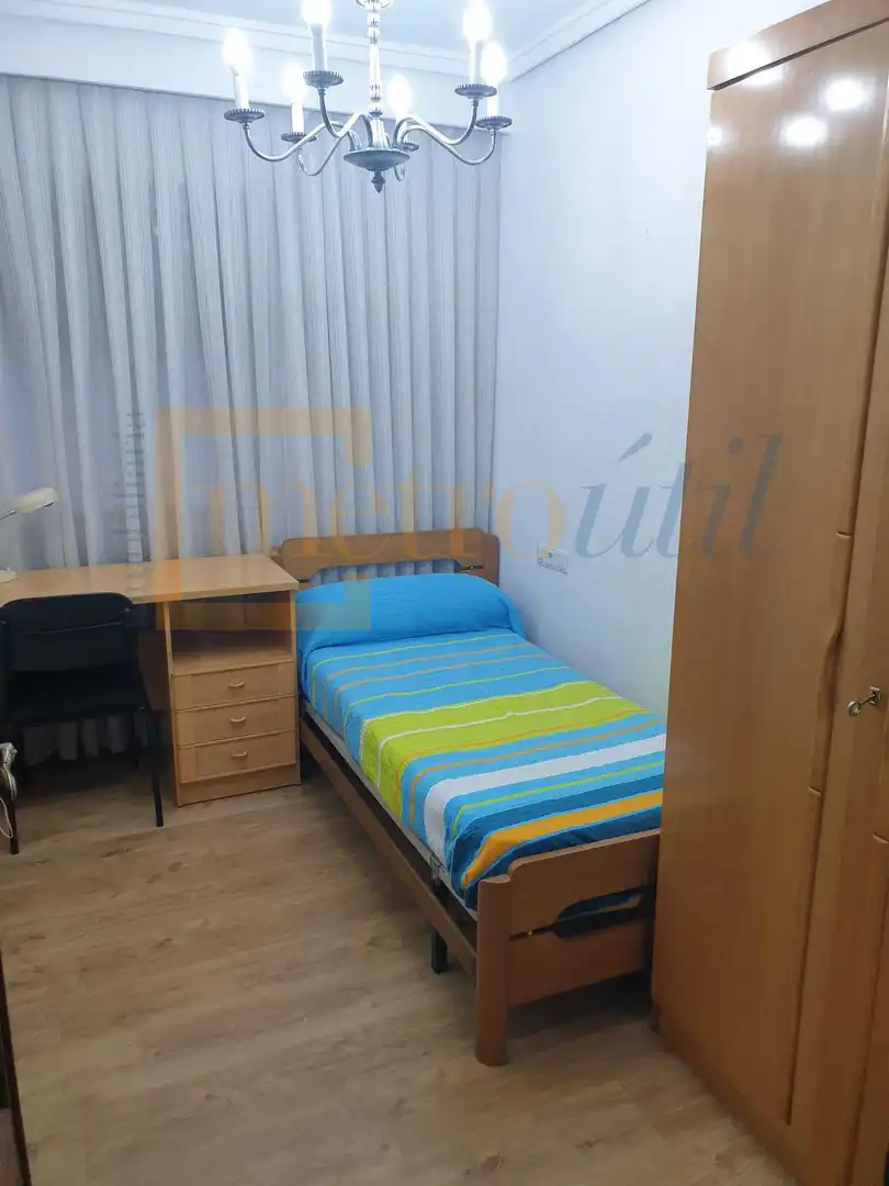 Bedroom of Flat for rent in Salamanca  with Heating, Parquet flooring and Furnished