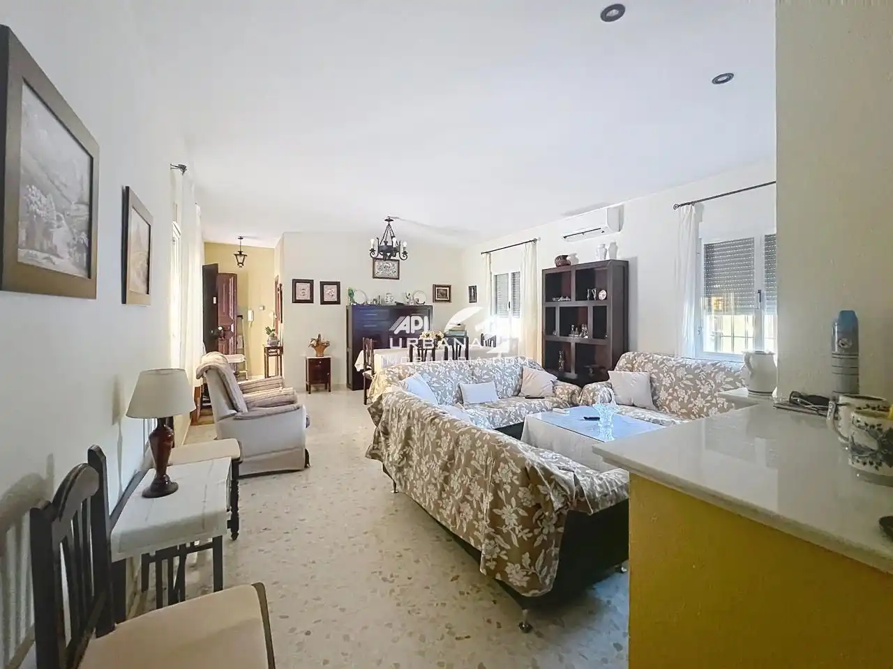 Sala d'estar de Casa o xalet en venda en Lucena amb Aire condicionat i Piscina
