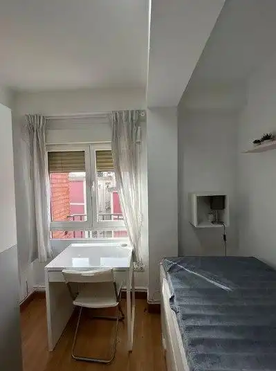 Habitación de Piso en venta en Zaragoza con Amueblado y Balcón