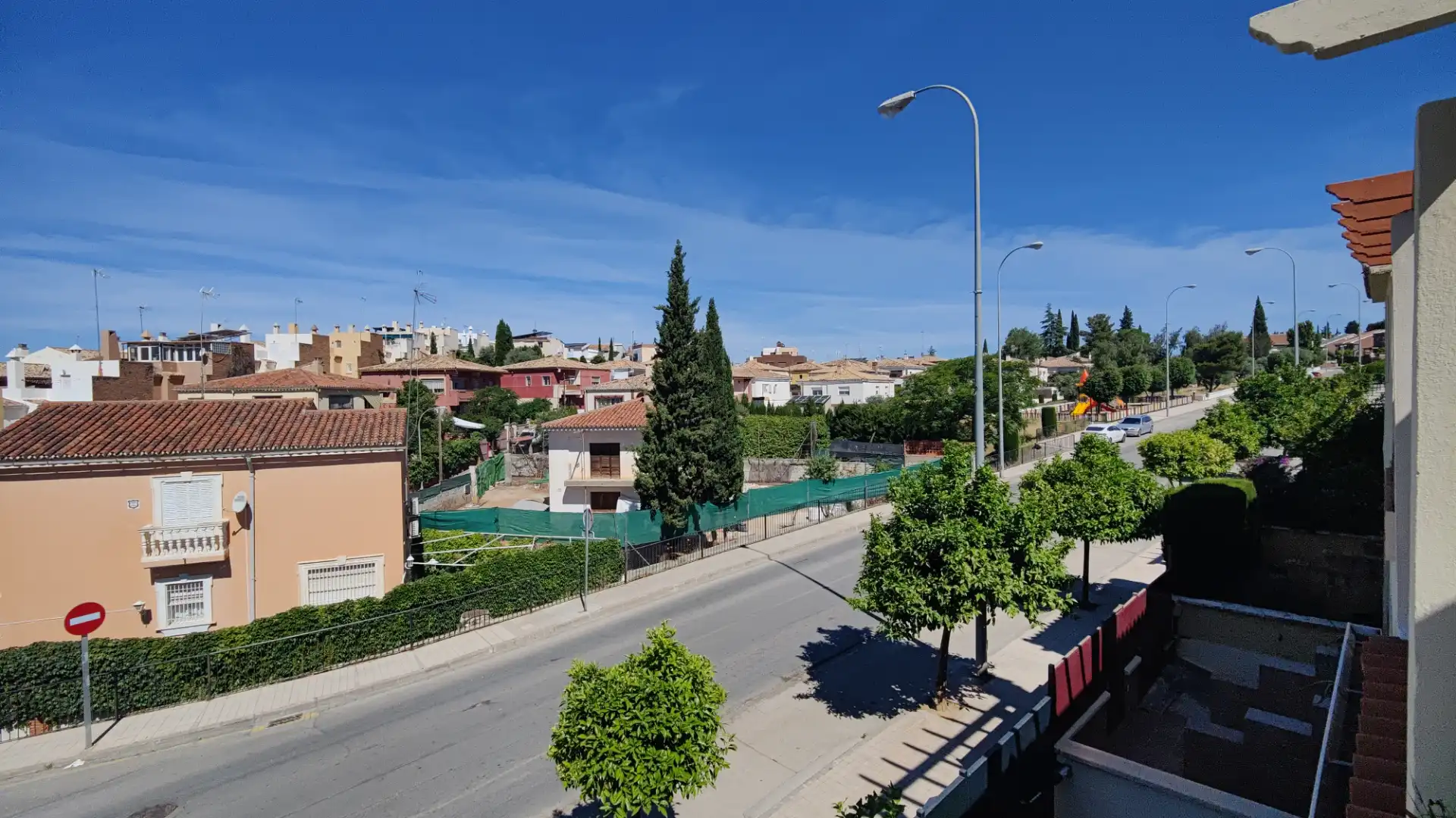 Vista exterior de Casa adosada en venta en Huétor Vega con Calefacción, Jardín privado y Piscina