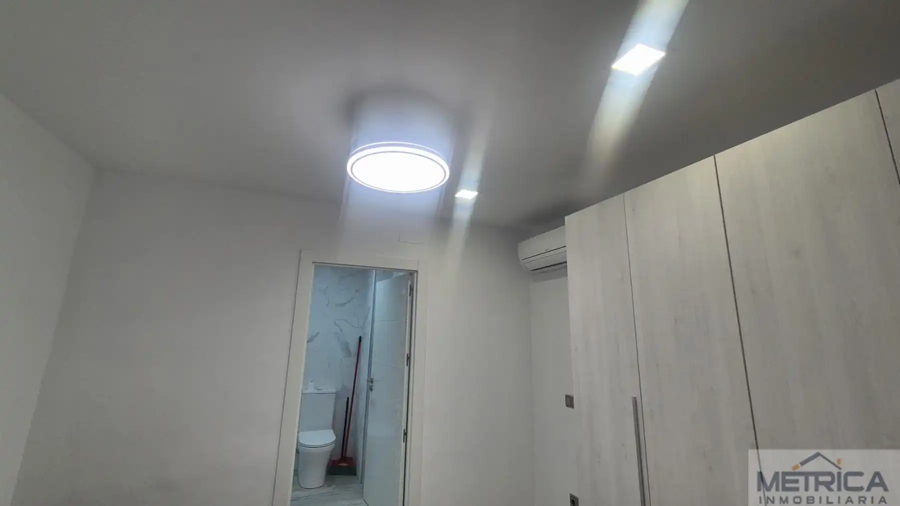 Badezimmer von Wohnungen zur Miete in Salamanca mit Klimaanlage, Heizung und Möbliert