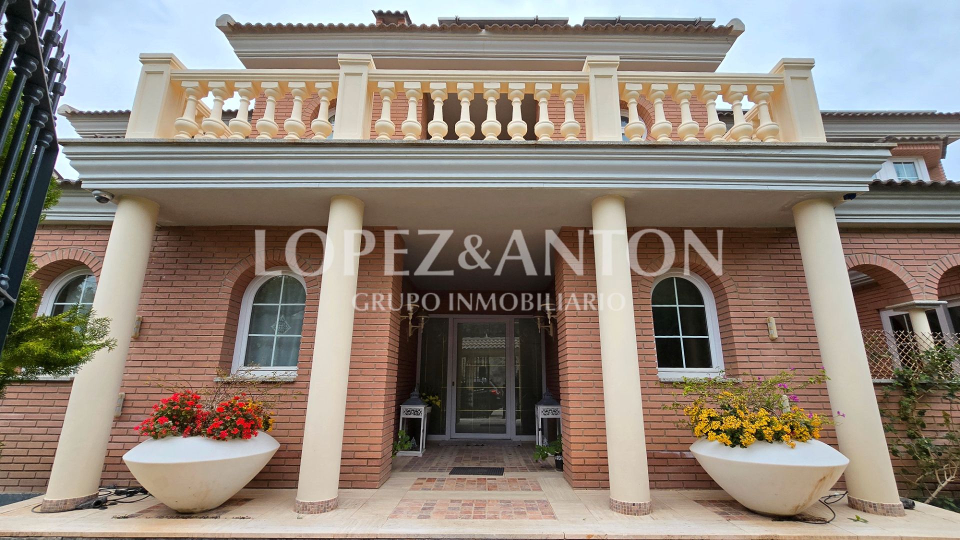 Vista exterior de Casa o chalet en venta en Benaguasil con Aire acondicionado, Jardín privado y Parquet