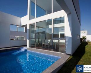 Swimming pool of House or chalet to rent in Benicasim / Benicàssim  with Air Conditioner, Private garden and Parquet flooring