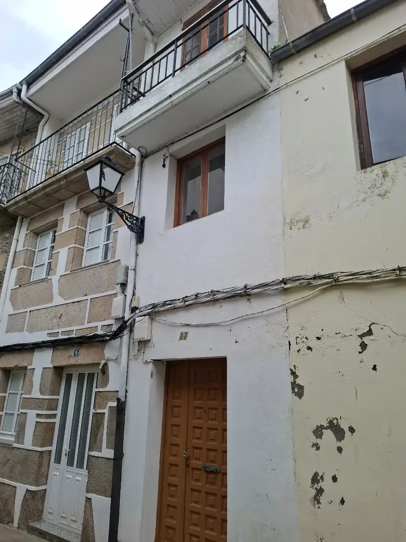 Vista exterior de Casa adosada en venda en Viveiro amb Terrassa