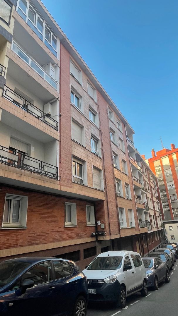 Vista exterior de Piso en venta en Portugalete con Calefacción, Terraza y Amueblado