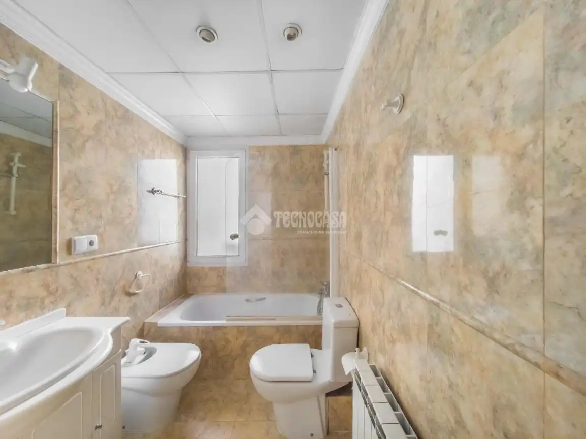 Baño de Piso de alquiler en Madrid con Aire acondicionado