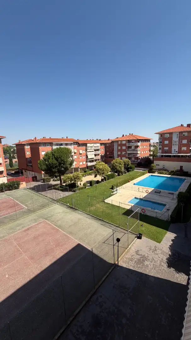 Vista exterior de Piso en venta en Valdemoro con Aire acondicionado, Calefacción y Parquet