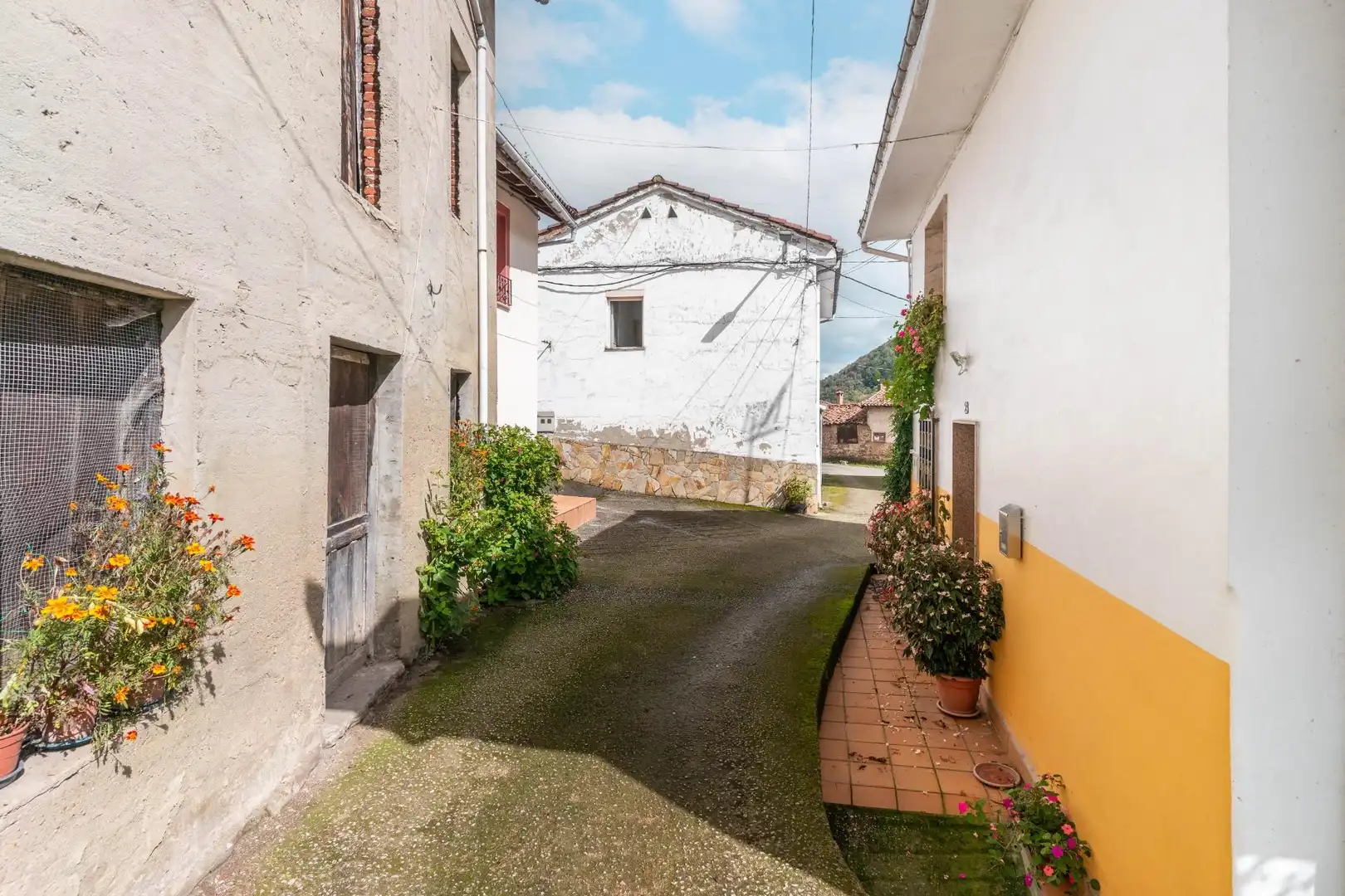 Exterior view of Houses for sale in San Martín del Rey Aurelio  with Heating