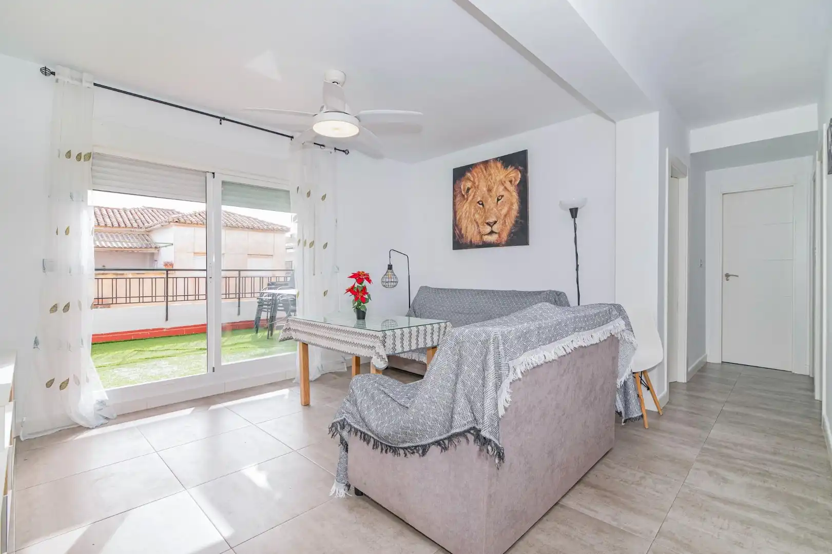 Living room of Flat for sale in Granada  with Air Conditioner, Heating and Terrace