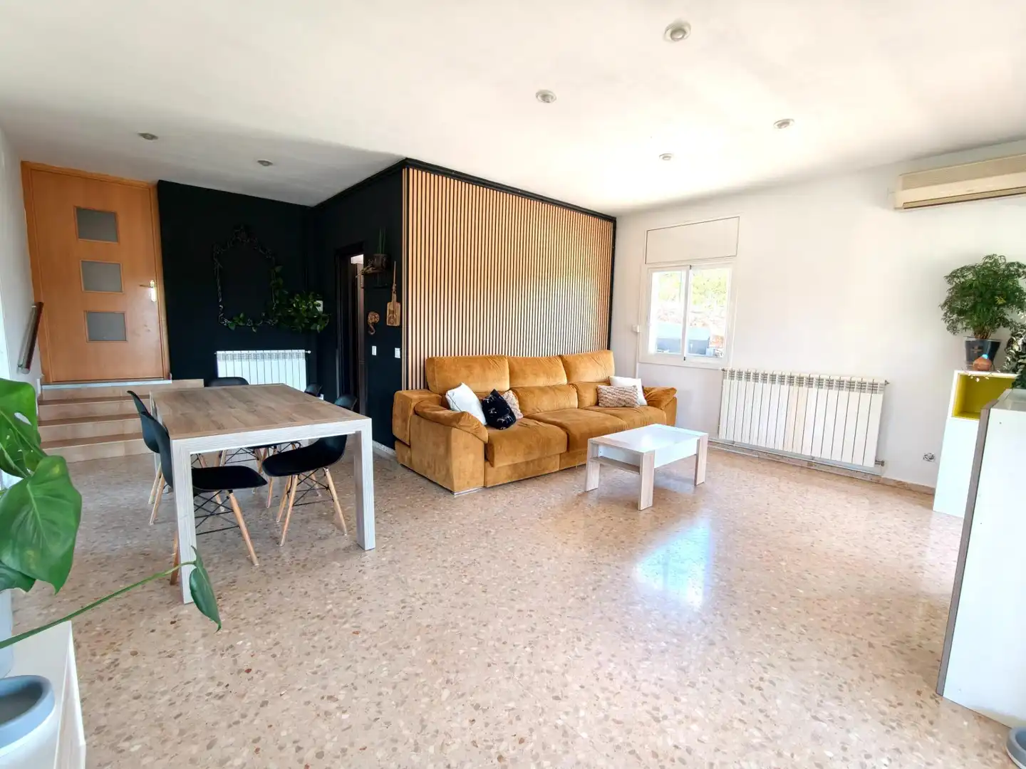 Living room of Houses for sale in El Montmell  with Air Conditioner, Heating and Private garden