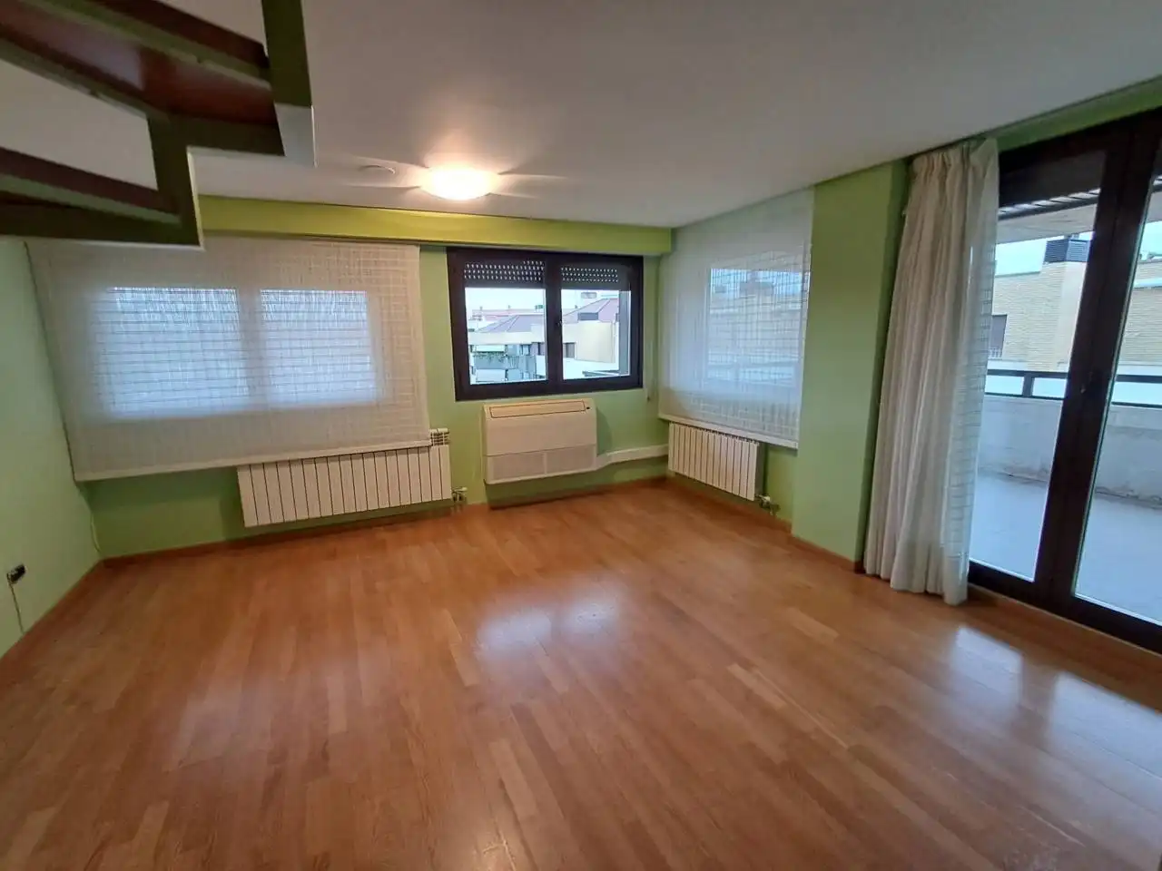 Sala d'estar de Dúplex en venda en Lardero amb Aire condicionat, Calefacció i Terrassa