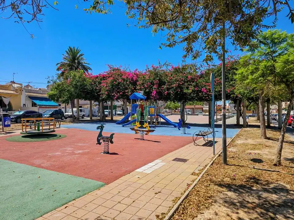 Vista exterior de Piso en venta en Torrevieja con Aire acondicionado y Calefacción