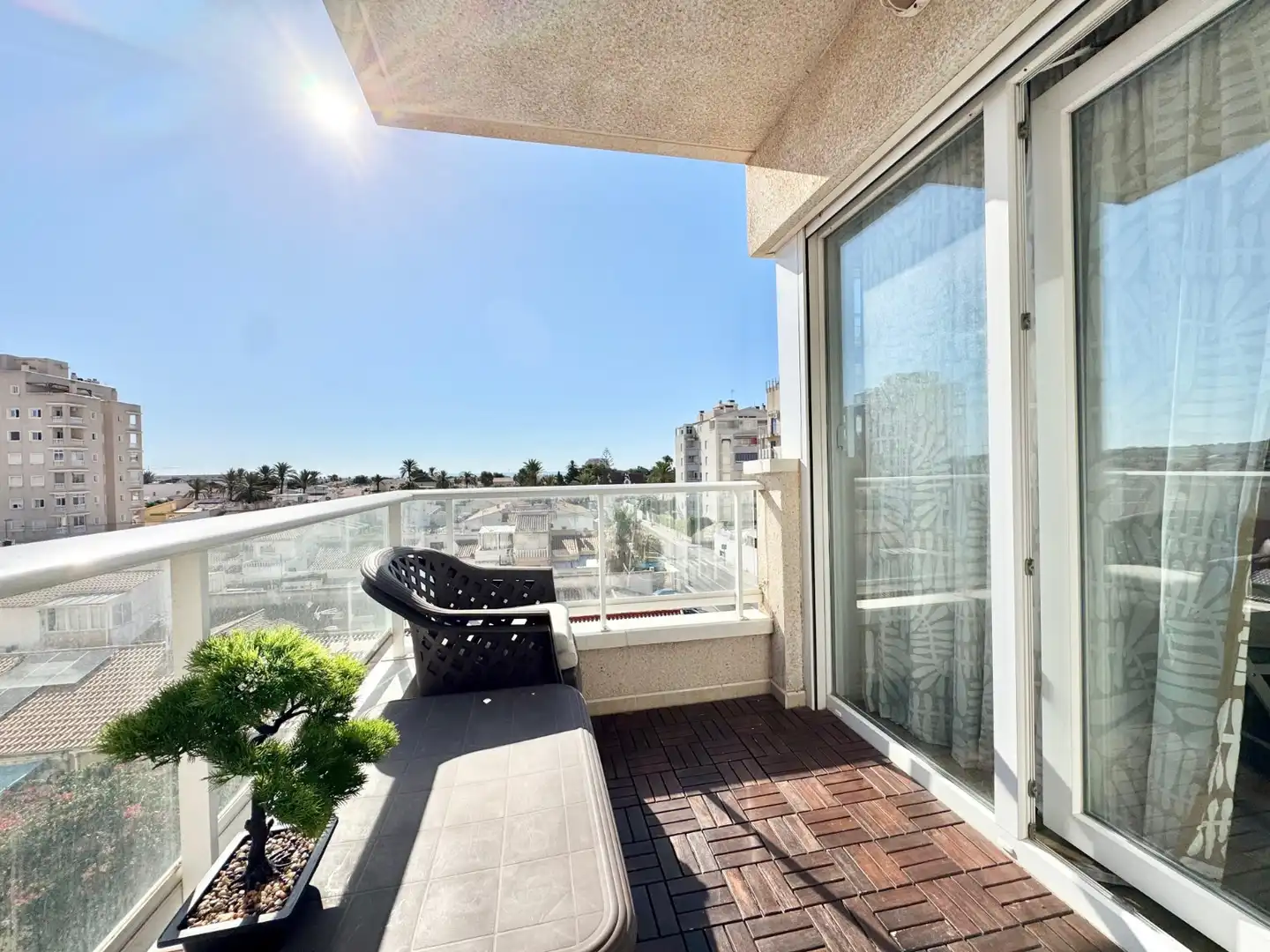 Terrassa de Apartament de lloguer en Torrevieja amb Aire condicionat, Piscina i Moblat