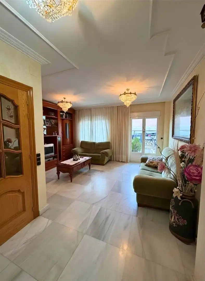 Sala de estar de Casa adosada en venta en Burgos Capital con Amueblado