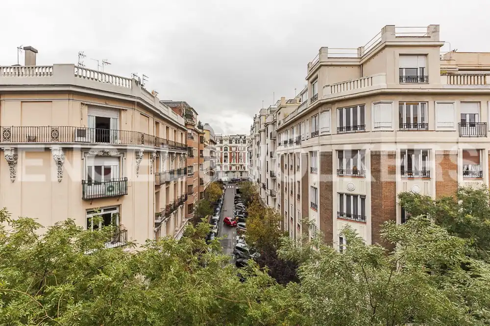 Vista exterior de Apartamento en venta en Madrid con Aire acondicionado, Calefacción y Trastero