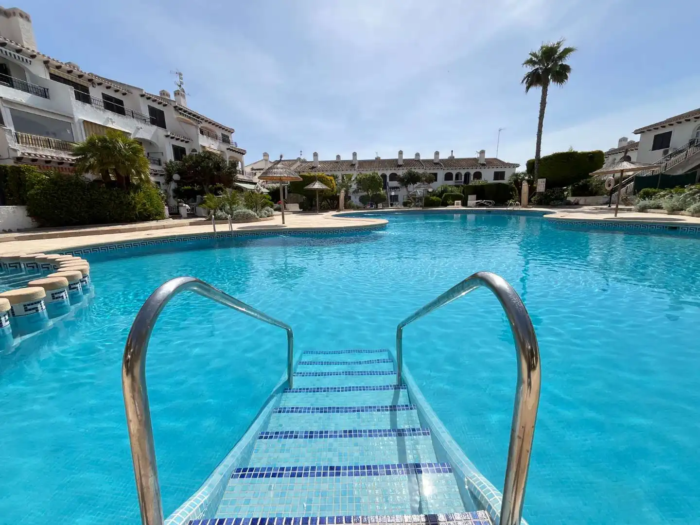 Schwimmbecken von Wohnungen zum Verkauf in Orihuela mit Klimaanlage, Heizung und Schwimmbad