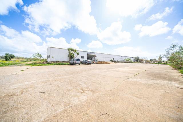 Nave industrial en Venta en  Ses Barraques en Es Pil·larí