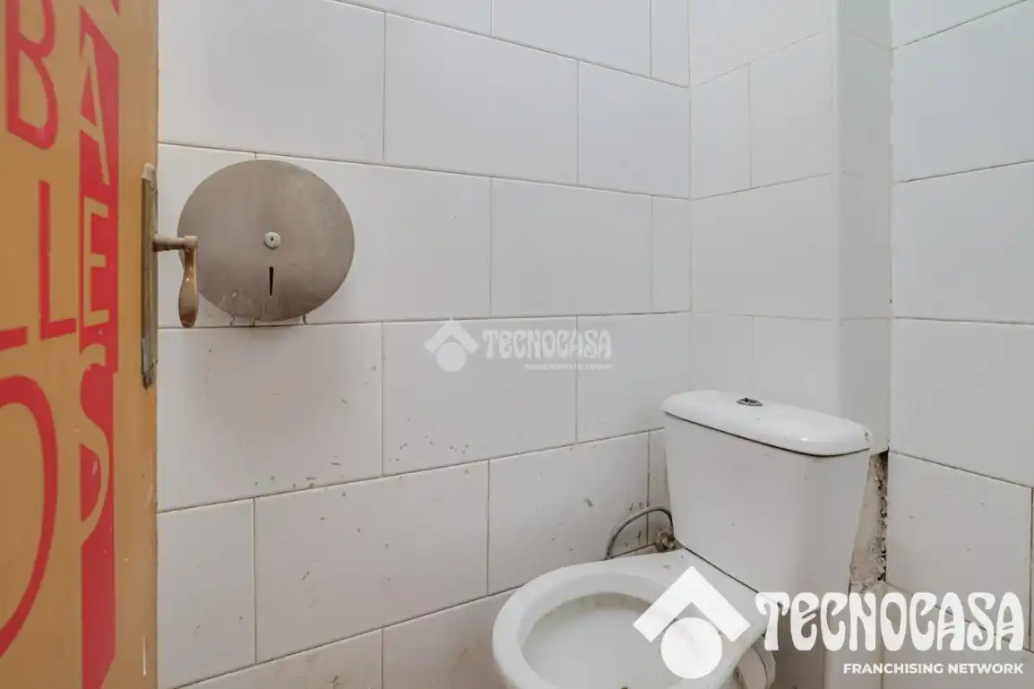Bany de Local en venda en Barcelona