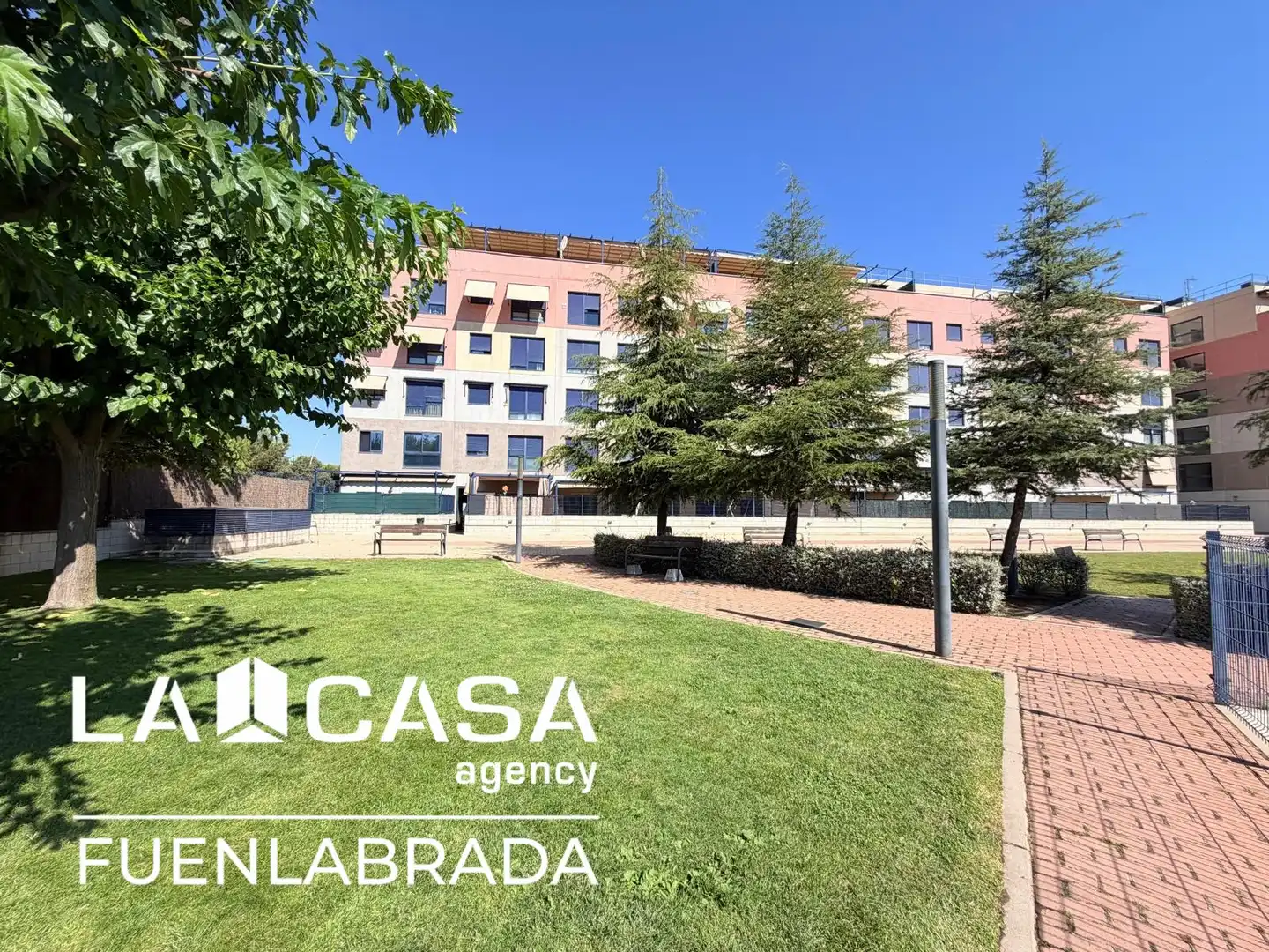 Vista exterior de Pis en venda en Fuenlabrada amb Aire condicionat, Traster i Piscina