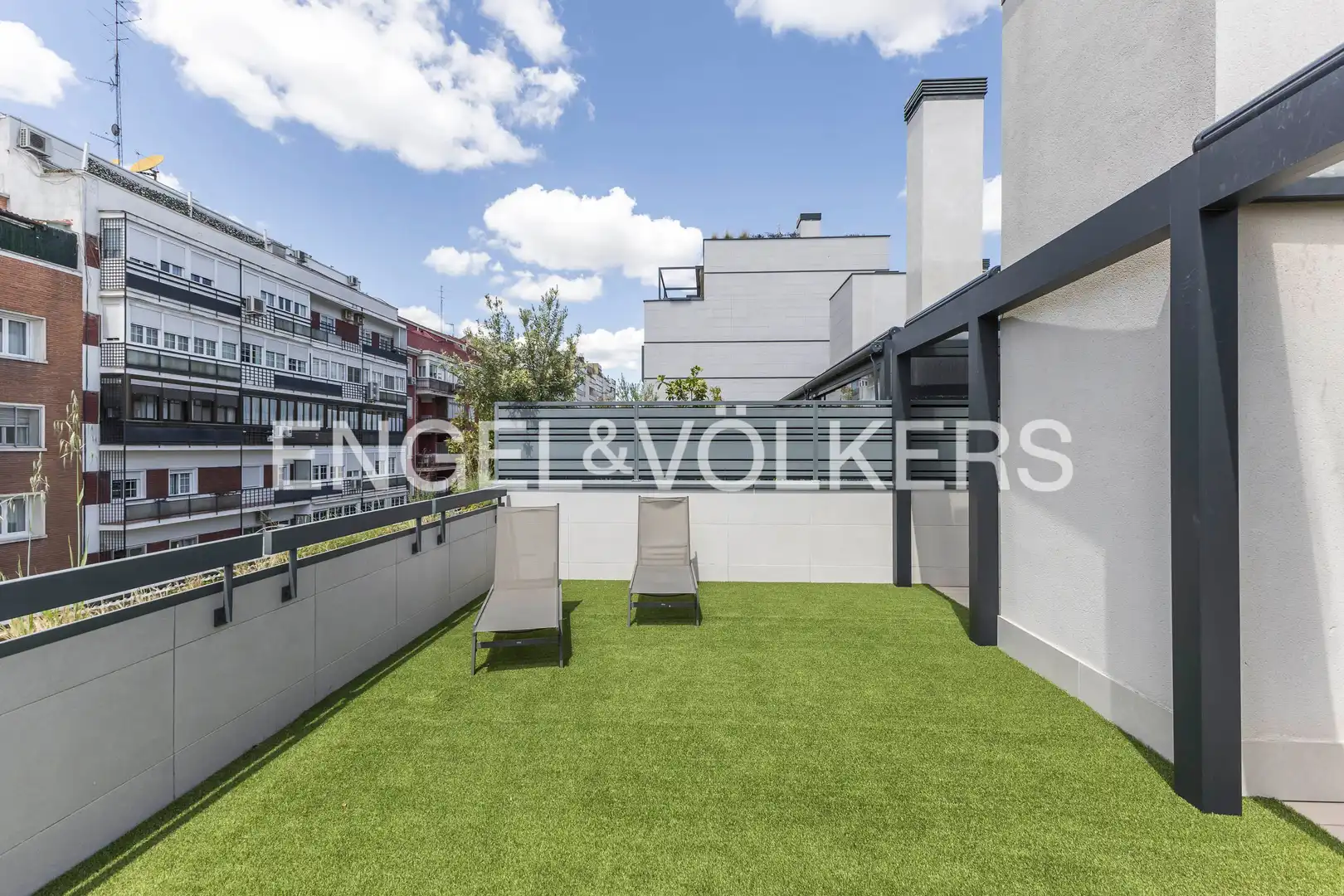 Terrasse von Maisonette zum Verkauf in  Madrid Capital mit Heizung, Privatgarten und Terrasse