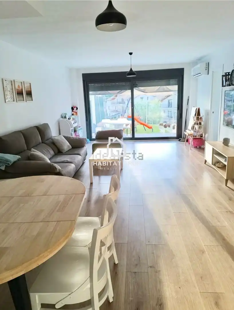 Casa adosada en venta en Segur de Dalt