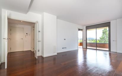 Living room of Flat for sale in Sant Cugat del Vallès  with Air Conditioner, Heating and Terrace