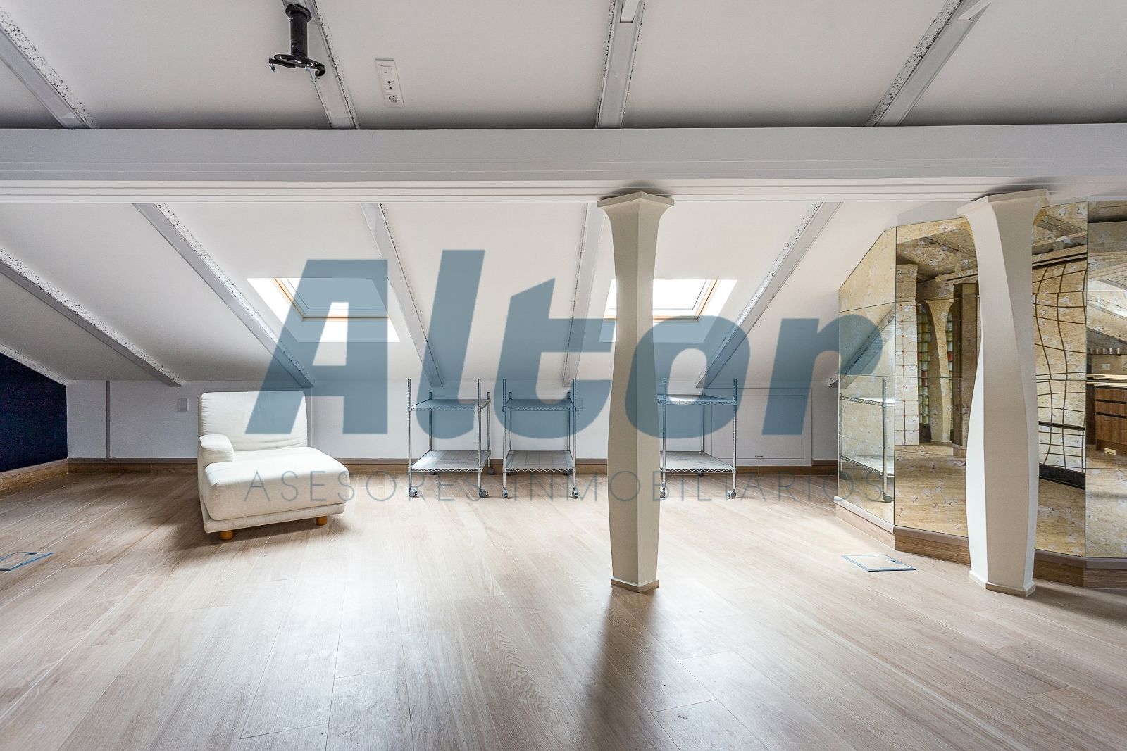 Bedroom of Attic to rent in  Madrid Capital  with Air Conditioner, Heating and Terrace