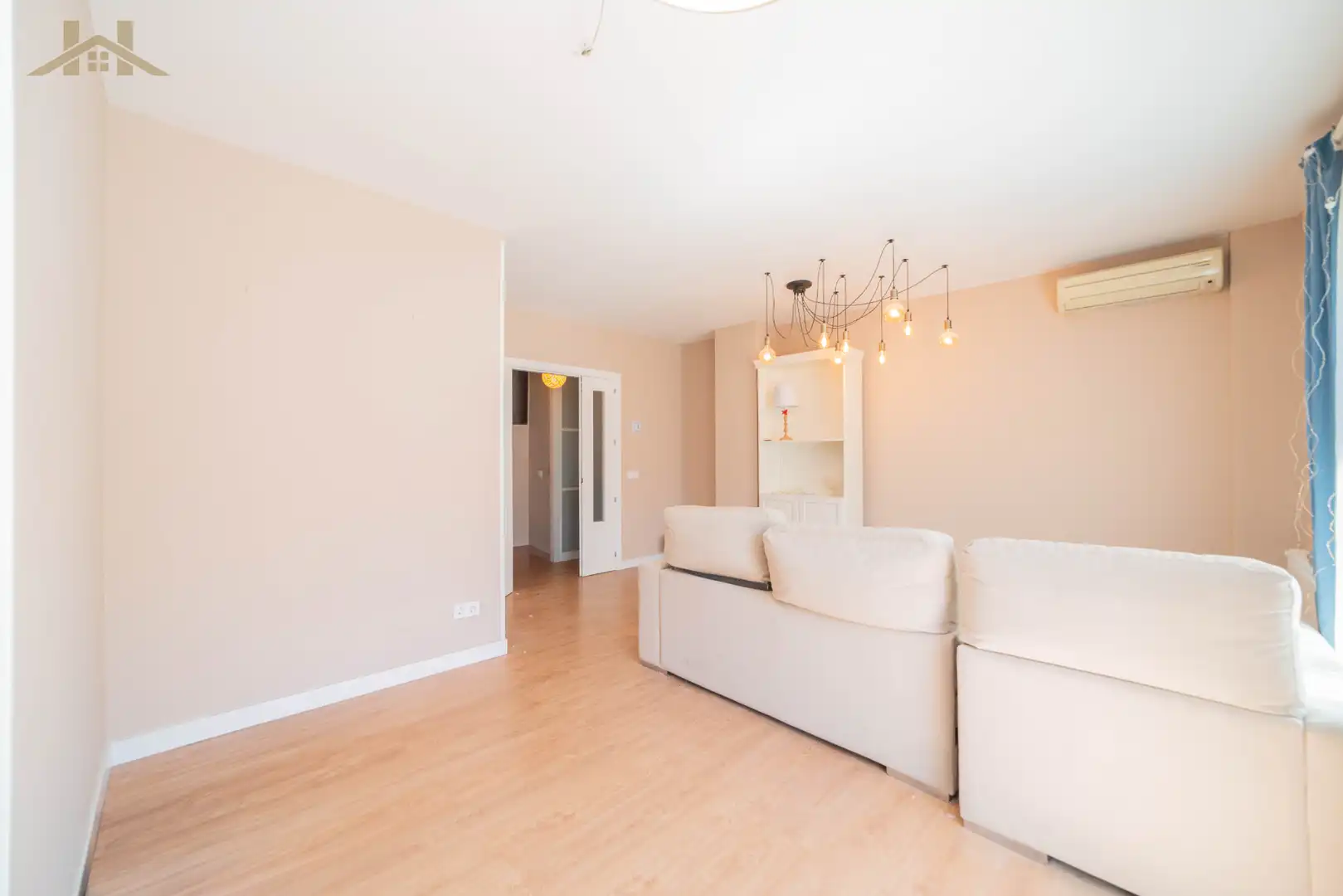 Living room of Duplexes for sale in Villanueva del Pardillo  with Air Conditioner, Heating and Parquet flooring