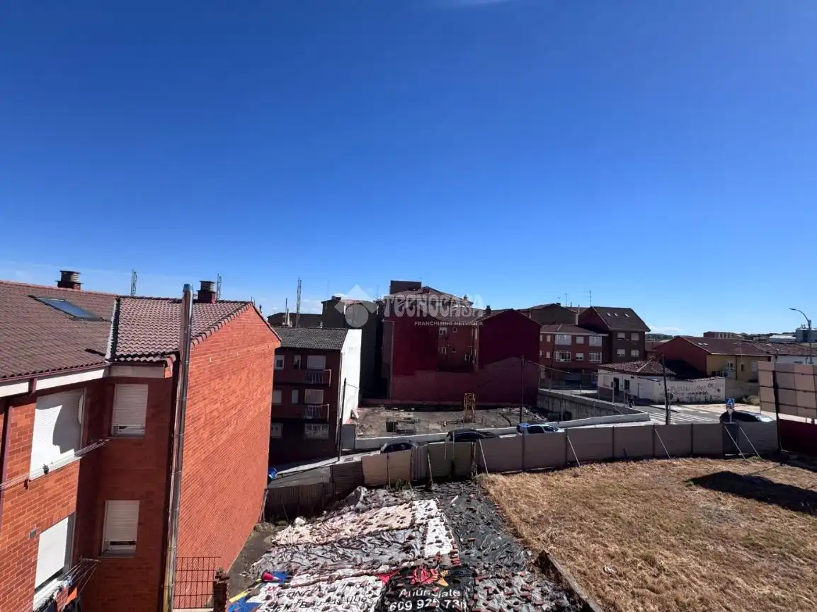 Piso en venta en León Capital  con Calefacción, Parquet y Terraza