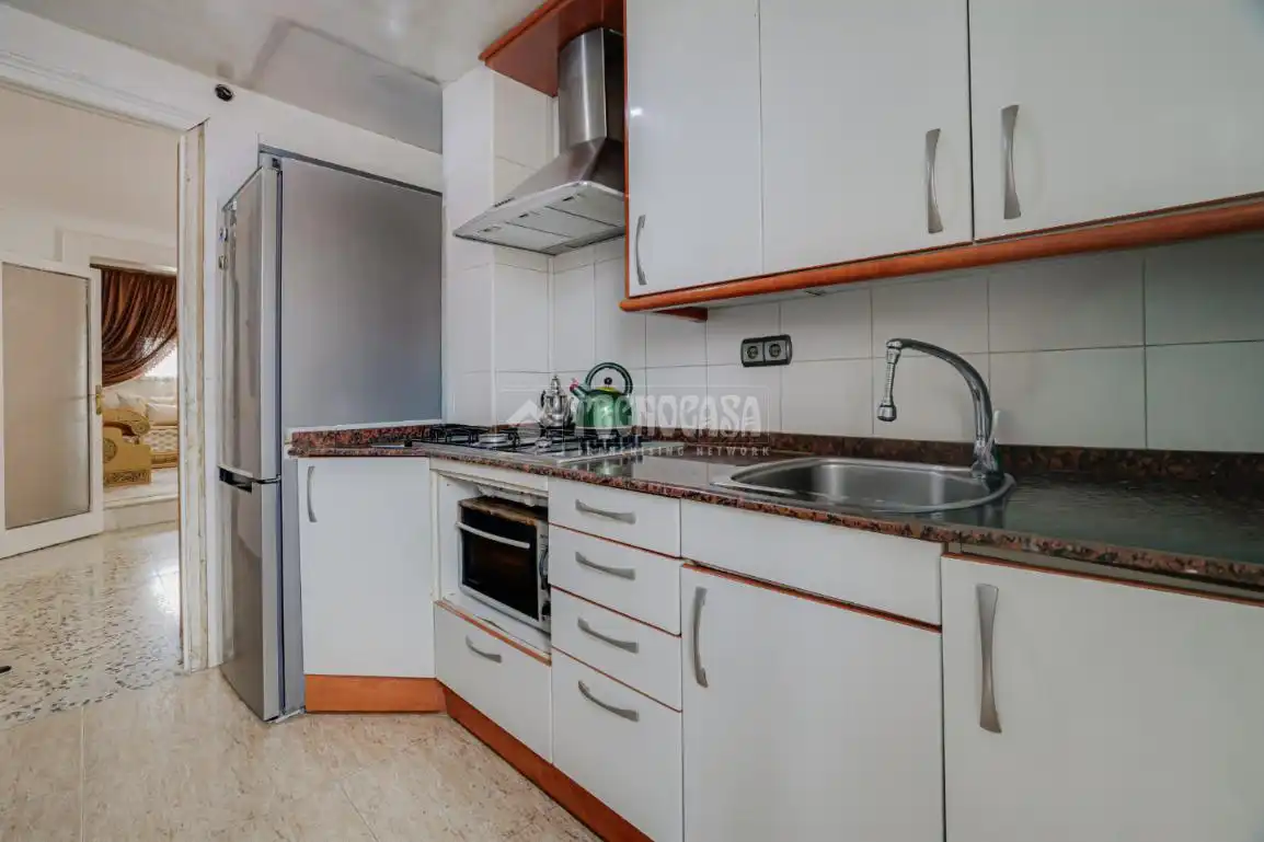 Cocina de Piso en venta en Santa Coloma de Gramenet