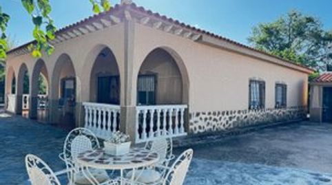 Chalet independiente con piscina, jardín y apartamento de invitados, imagen 3