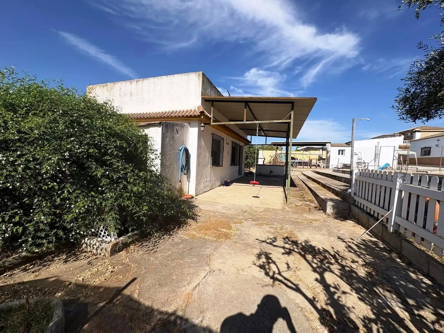 Vista exterior de Casa o xalet en venda en Almensilla amb Piscina comunitària
